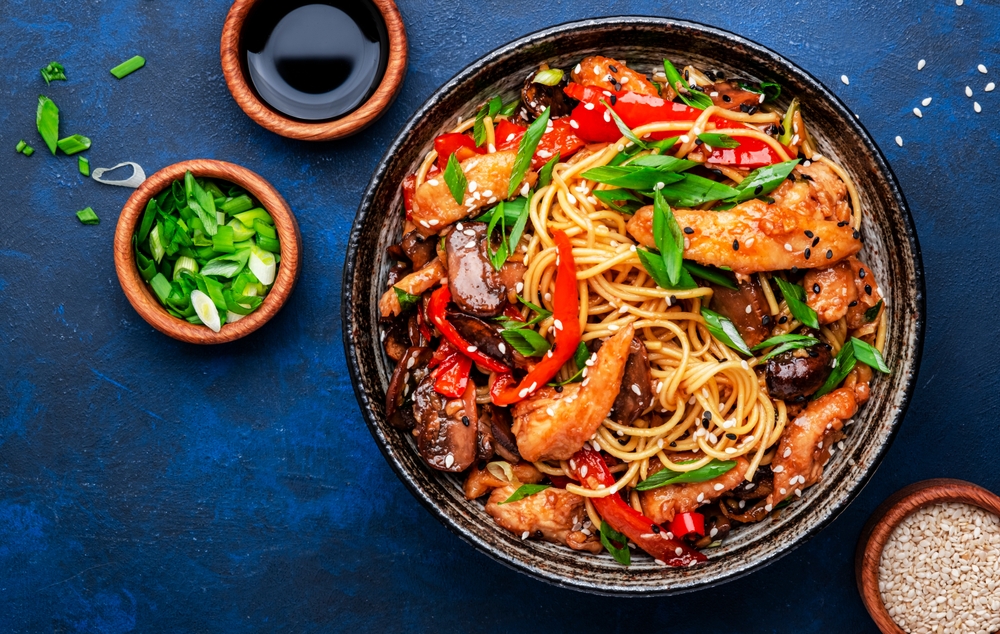 Recette de Nouilles sautées aux légumes et poulet