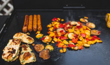 Barbecue veggie : quelles alternatives aux merguez et chipolatas pour un repas convivial et sain ?