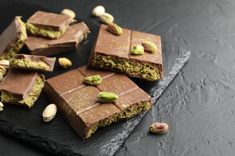 Pieces,Of,Dubai,Chocolate,Bars,With,Pistachios,And,Knafeh,On