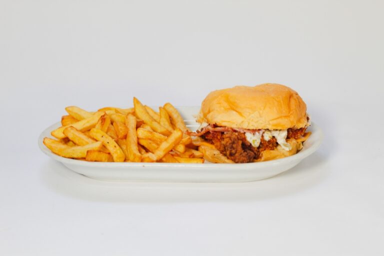 Chicken,Or,Beef,Burger.,American,Type.,With,Cheese,And,Vegetables.