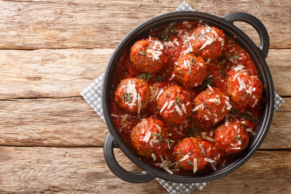 Boulettes de viande dans un plat