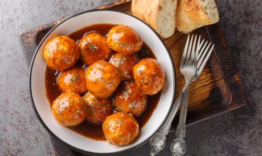 Une assiète de boulette de viande