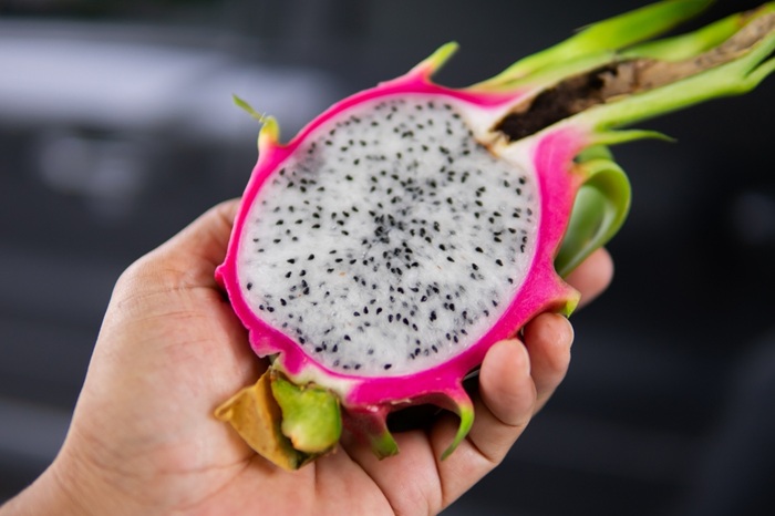 moitié de pitahya fruit du dragon