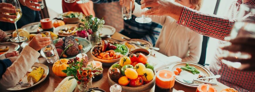 table d'un repas de fête convivial
