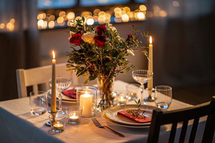 table romantique pour un dîner aux chandelles à la Saint Valentin
