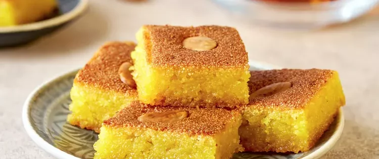 Majeb (Kalb el Louz) – gâteau de semoule au cœur d’amandes