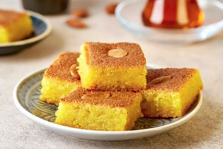 Majeb (Kalb el Louz) – gâteau de semoule au cœur d’amandes