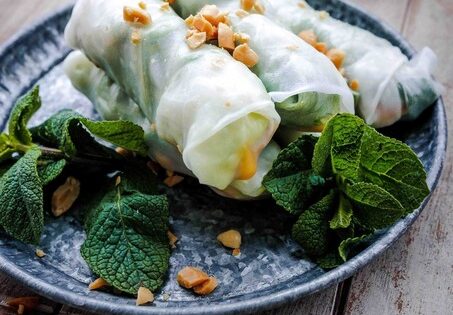 Rouleaux de printemps poulet mangue cacahuètes