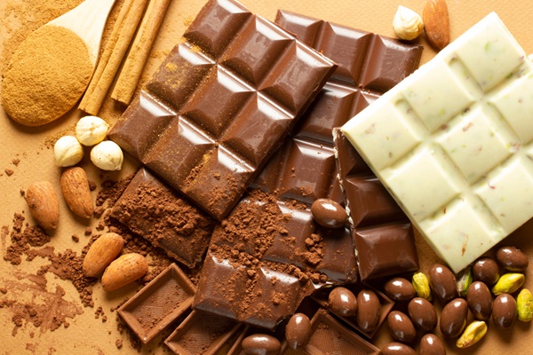 tablettes de chocolat blanc au lait et noir